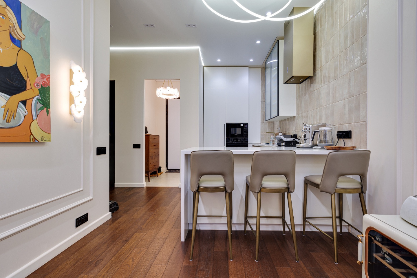 Стильная евро 2-комнатная квартира в ЖК «Hide» с видом на МГУ!

Погрузитесь в атмосферу комфорта и стиля в самом сердце Москвы! 
Продается квартира премиум-класса с дизайнерским ремонтом, полностью готовая к проживанию.
Дизайнерский интерьер: каждая деталь продумана до мелочей, эксклюзивная отделка 