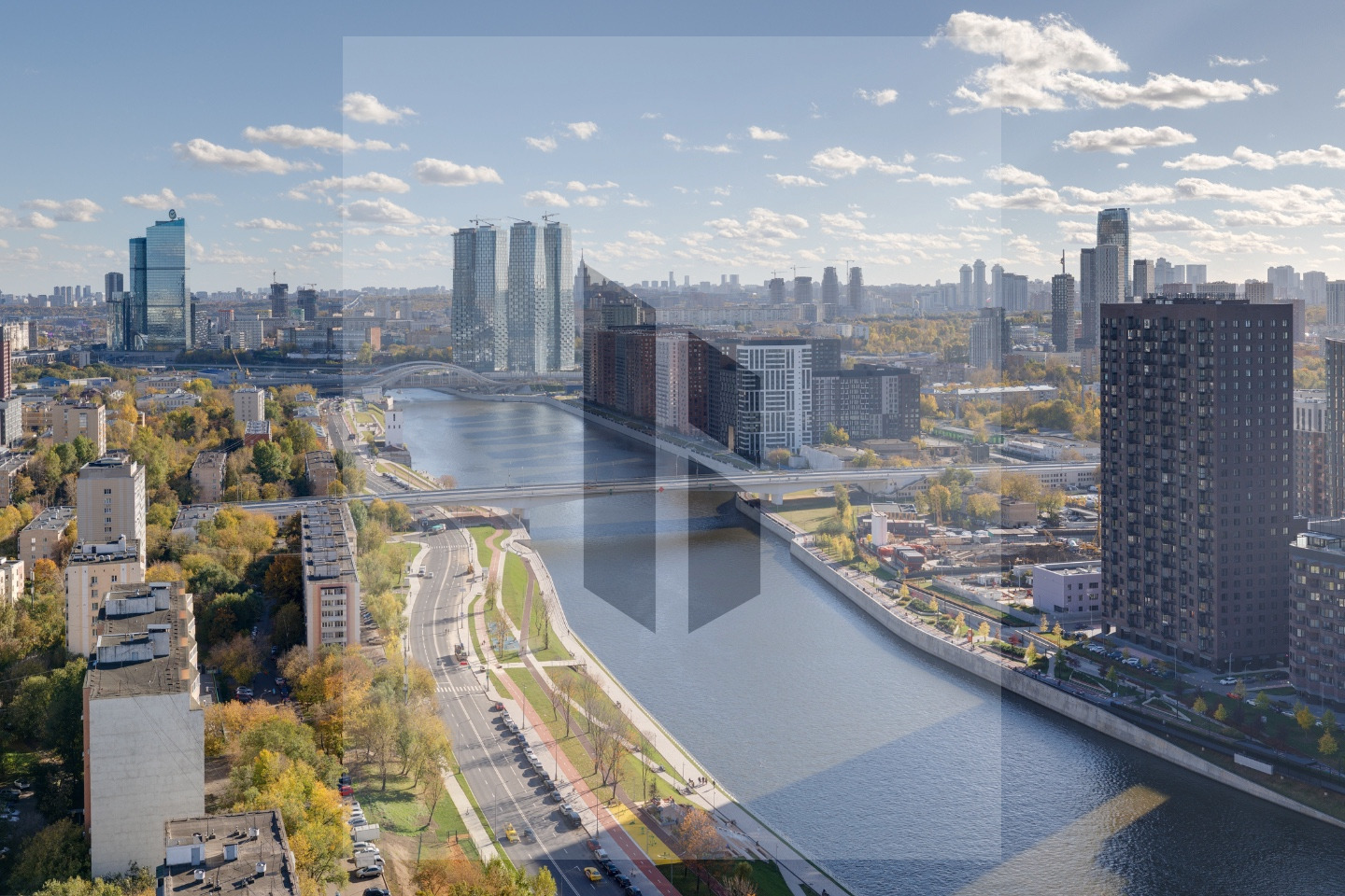70 м² с дизайнерским ремонтом и видом на Москву-реку с высоты птичьего полёта | 30 этаж | Level Причальный.

В продаже стильная евро-3 квартира площадью 70 м² на 30 этаже жилого комплекса бизнес-класса Level Причальный.
Дизайнерский ремонт, качественная отделка, мебель и техника — всё готово для ком